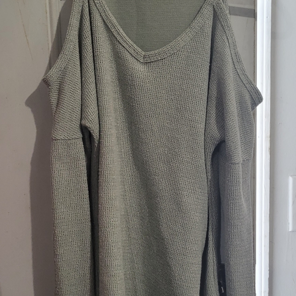 Cute long sleeve shoulder cut long sleeve